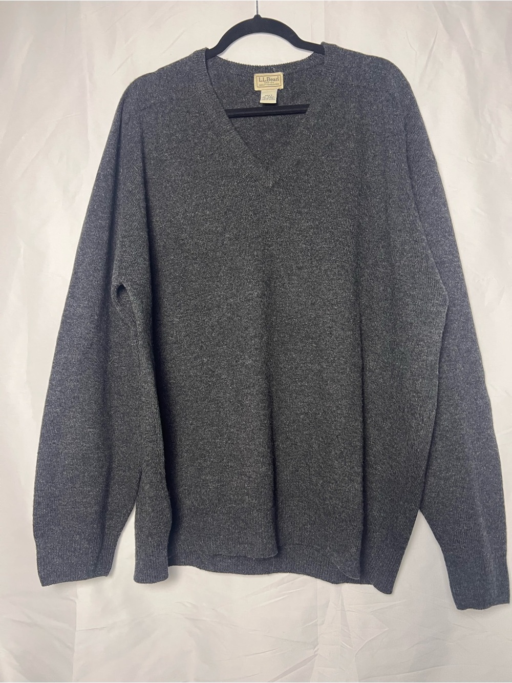 VTG LL Bean Mens XLT Gray 100% Lambswool V-Neck Sweater Made in Latvia
